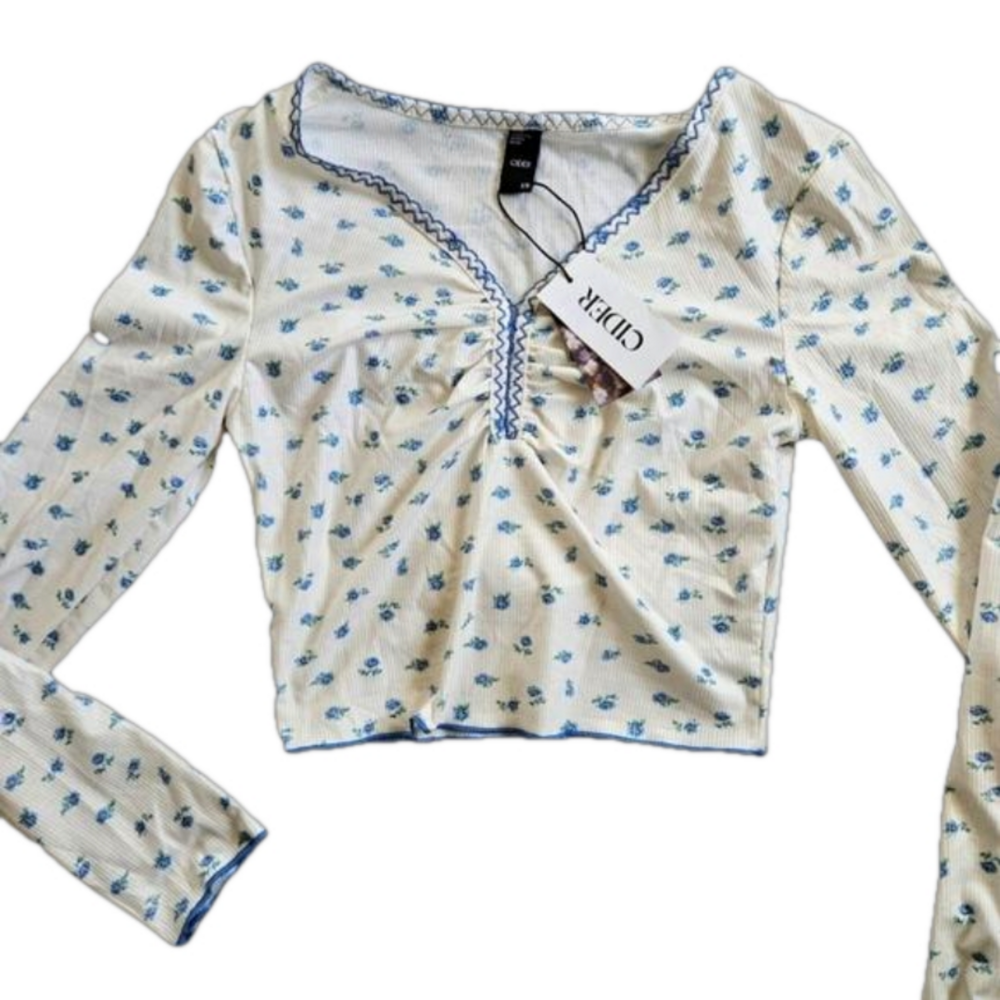 CIDER Blue ditzy floral long sleeve ruched top